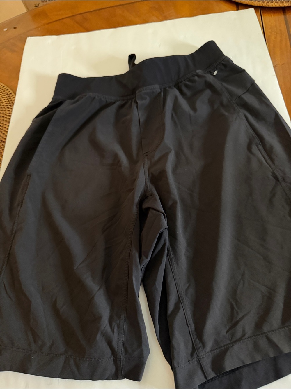lululemon athletica Men's Black Jogger Shorts